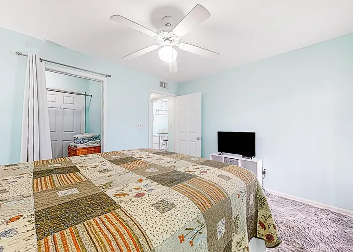 Colony Club G5 Apartment